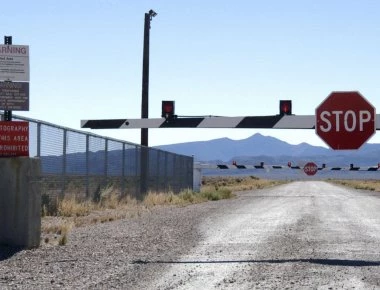 Σε ποιό μέρος η αμερικανική Αεροπορία συγκεντρώνει εξωγήινα σκάφη και σώματα;